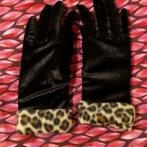 Velvet Leopard Gloves